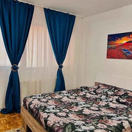 House24 Gari Appartamento Braşov Esterno foto