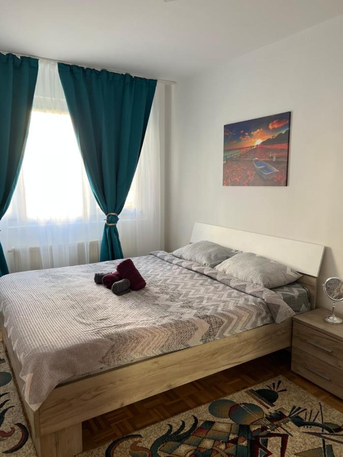 House24 Gari Appartamento Braşov Esterno foto
