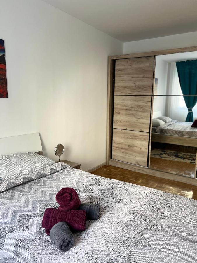 House24 Gari Appartamento Braşov Esterno foto