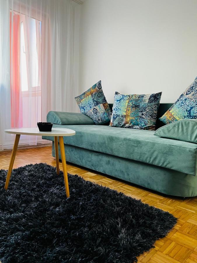 House24 Gari Appartamento Braşov Esterno foto