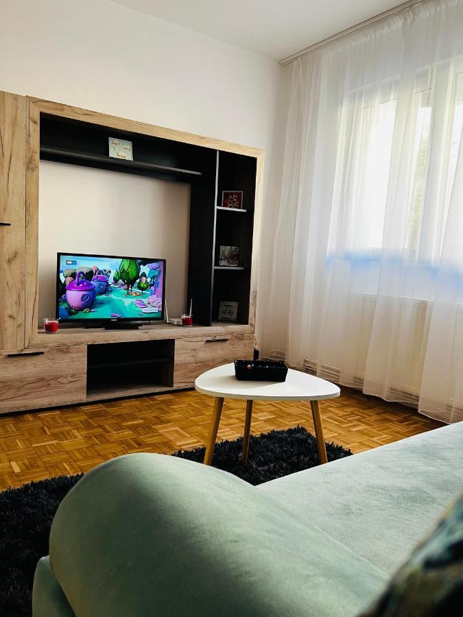 House24 Gari Appartamento Braşov Esterno foto