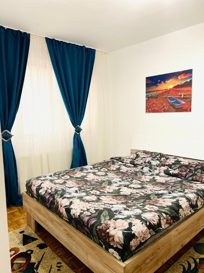 House24 Gari Appartamento Braşov Esterno foto