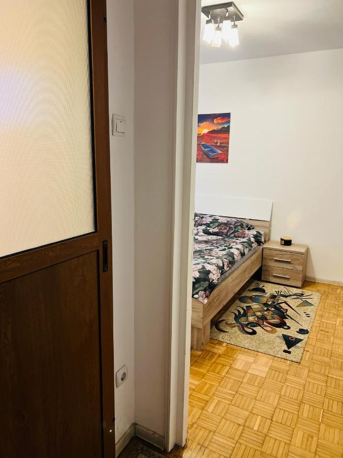 House24 Gari Appartamento Braşov Esterno foto