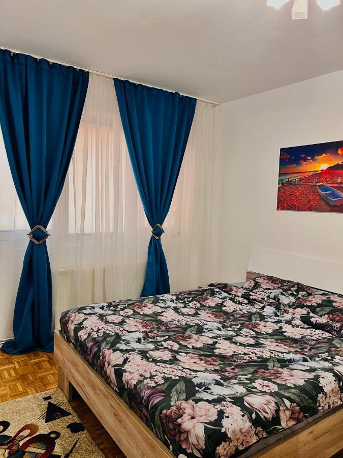 House24 Gari Appartamento Braşov Esterno foto