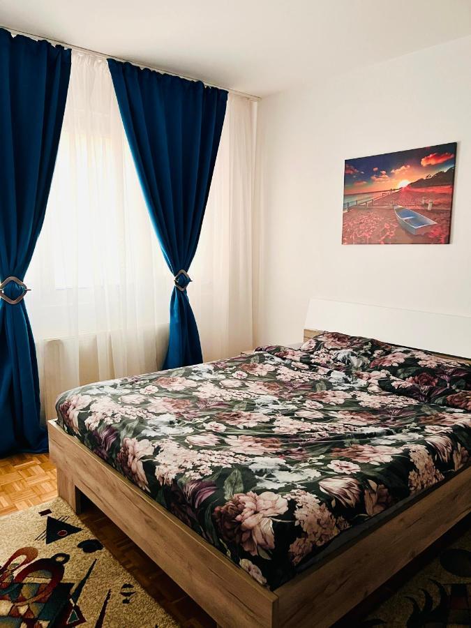 House24 Gari Appartamento Braşov Esterno foto